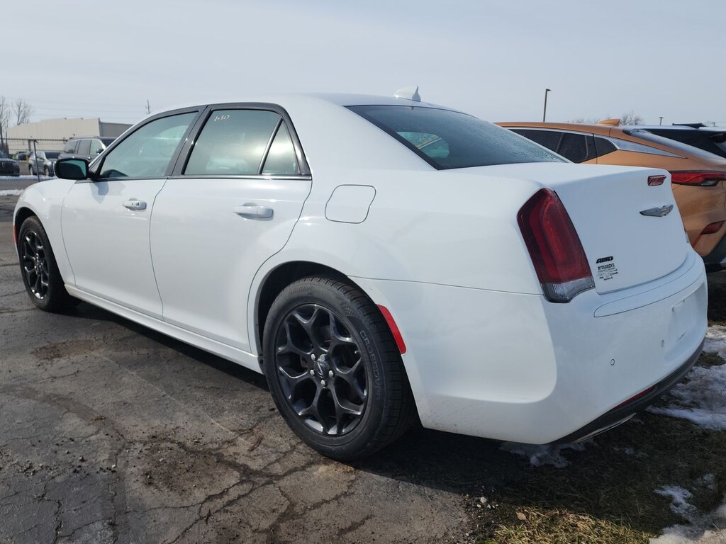 Used 2022 Chrysler 300 Touring L SEDAN