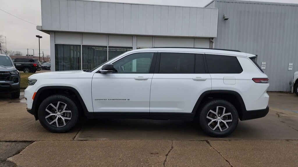 Used 2024 Jeep Grand Cherokee WAGON