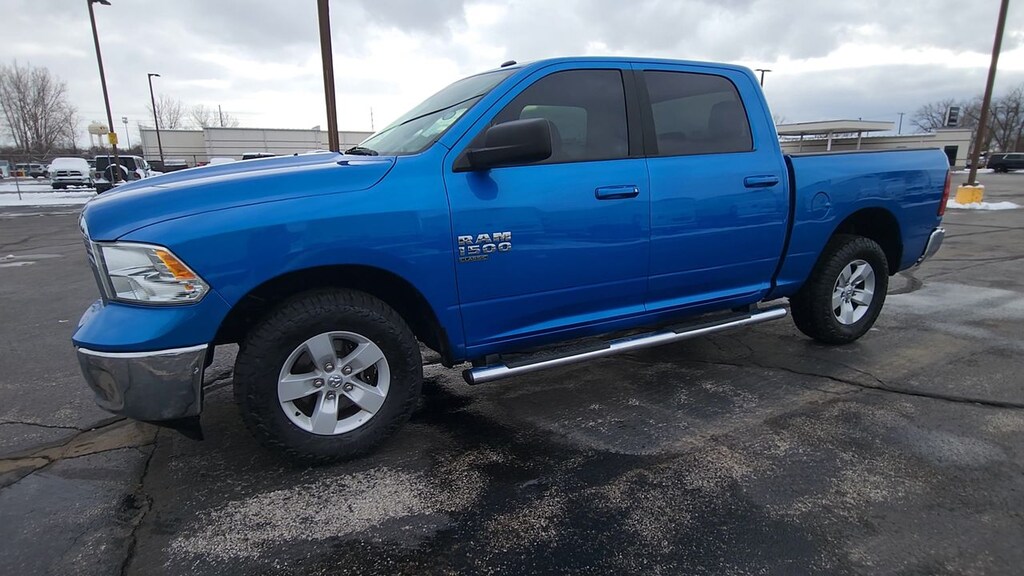 Used 2021 Ram 1500 SLT Classi CREW CAB PIC