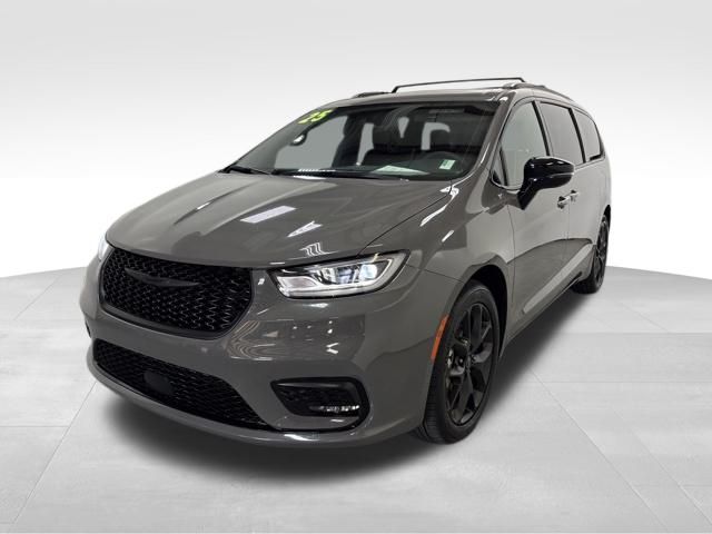 2025 Chrysler Pacifica Limited photo 2