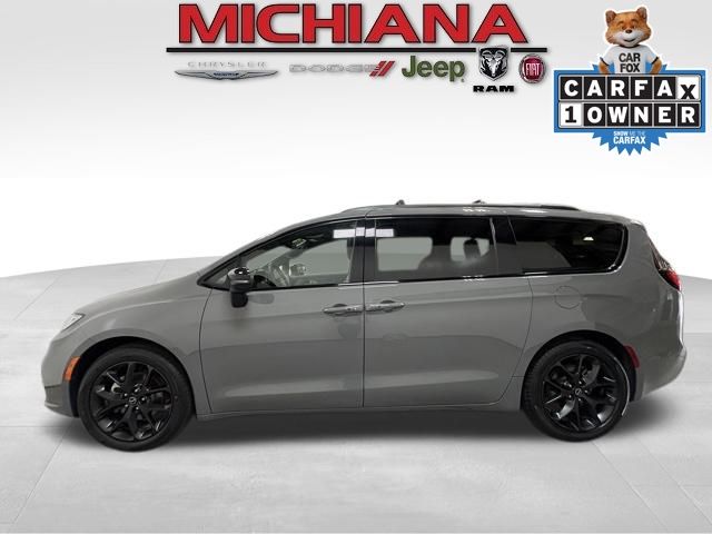 2025 Chrysler Pacifica Limited's photo