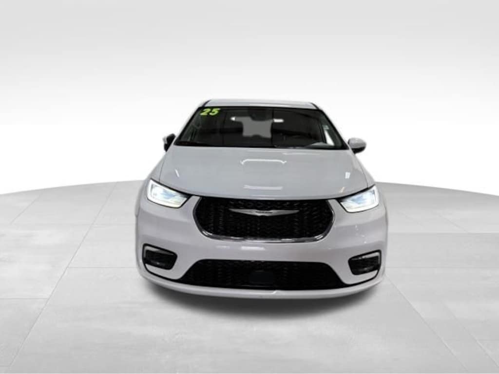 Used 2023 Chrysler Pacifica Touring L Van Passenger Van