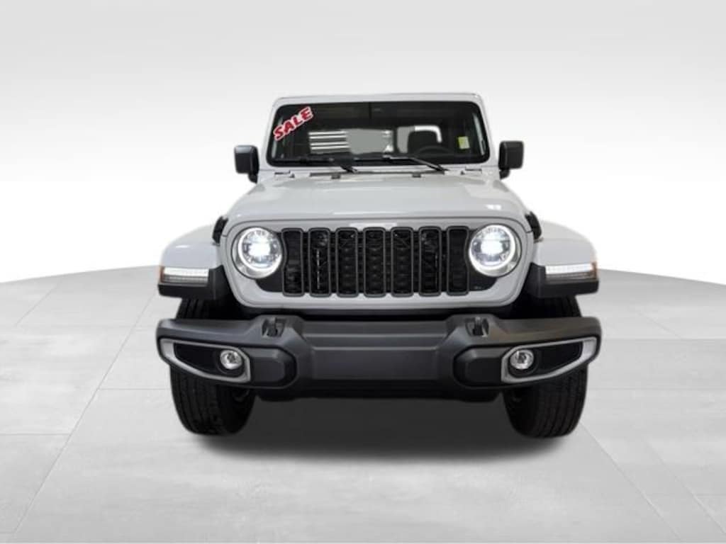 New 2026 Jeep Gladiator Sahara Pickup