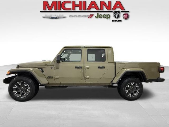 2026 Jeep Gladiator Sahara's photo