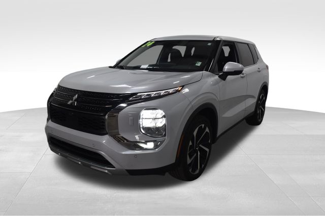 2024 Mitsubishi Outlander SE photo 2