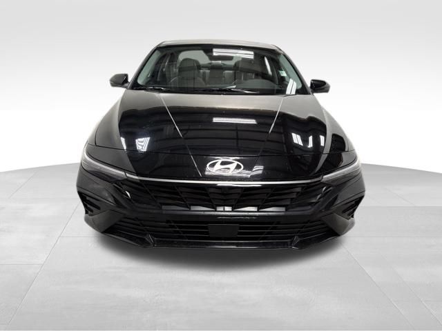 2024 Hyundai Elantra Limited photo 3