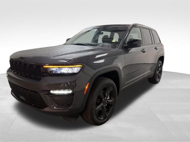 2025 Jeep Grand Cherokee Limited photo 2