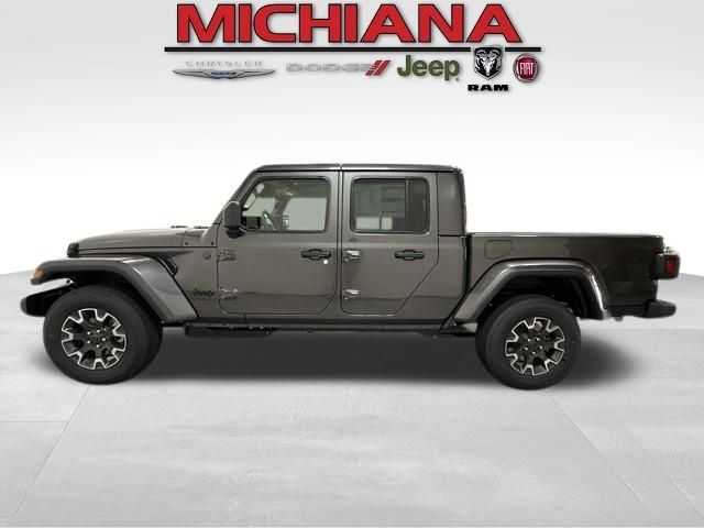 2026 Jeep Gladiator Sahara Auto's photo
