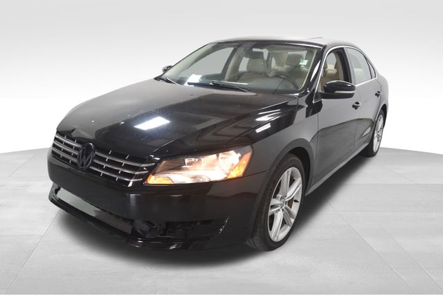 Used 2014 Volkswagen Passat SE with VIN 1VWBN7A35EC025345 for sale in Mishawaka, IN