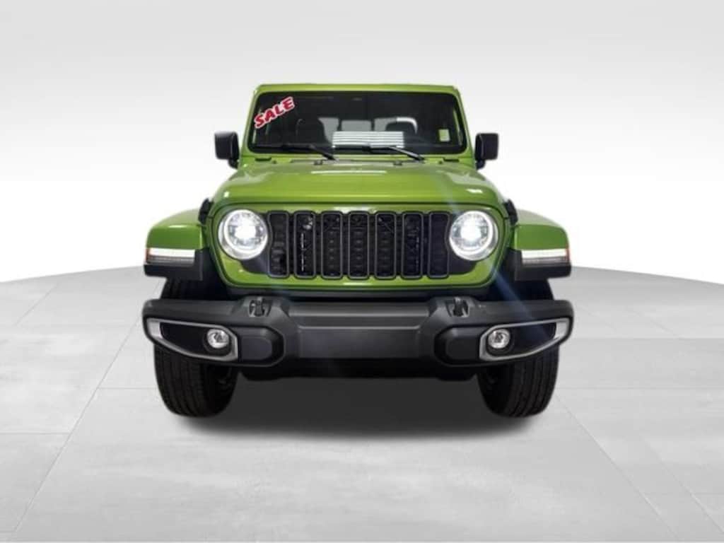 New 2026 Jeep Gladiator Sahara Pickup