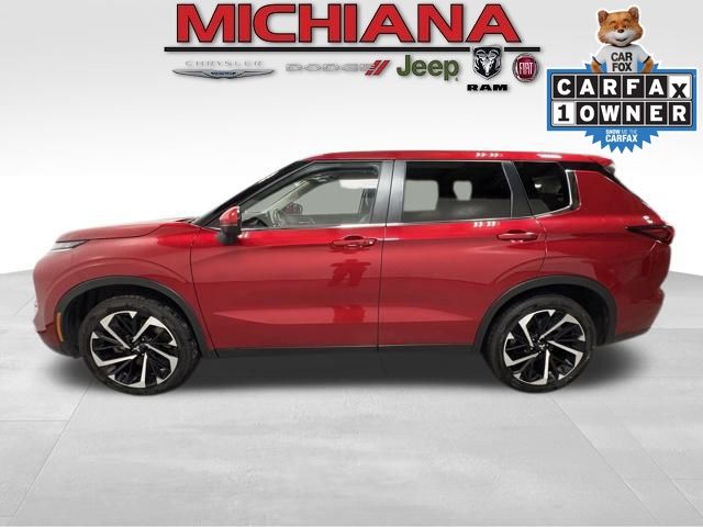 2024 Mitsubishi Outlander SE's photo