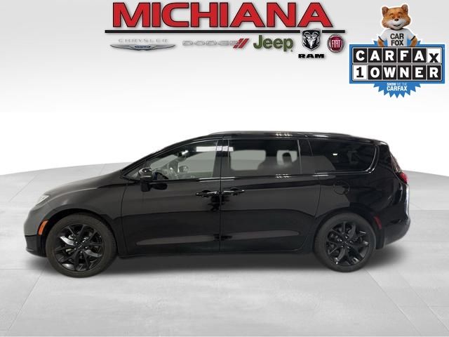 2025 Chrysler Pacifica Limited's photo