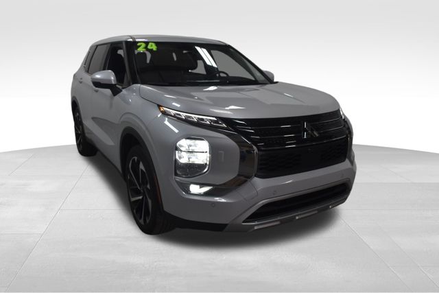2024 Mitsubishi Outlander SE photo 4
