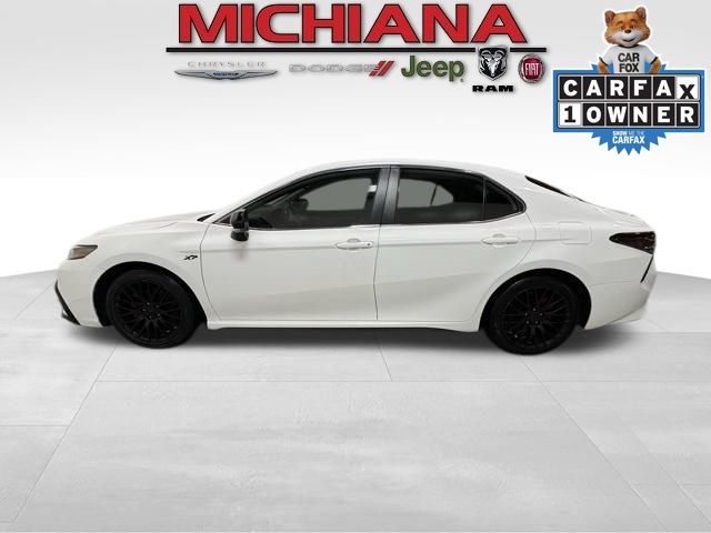 2023 Toyota Camry SE's photo