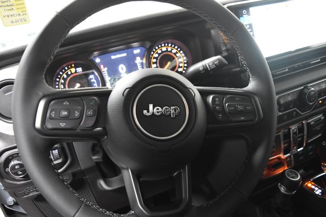 2025 Jeep Gladiator Willys - Photo 13