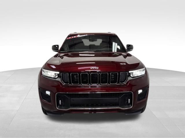 2025 Jeep Grand Cherokee Overland photo 3
