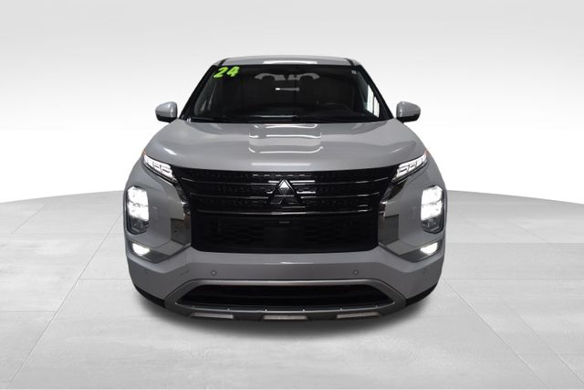 2024 Mitsubishi Outlander SE photo 3