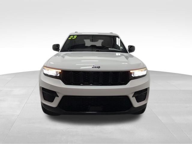 2023 Jeep Grand Cherokee Laredo photo 3