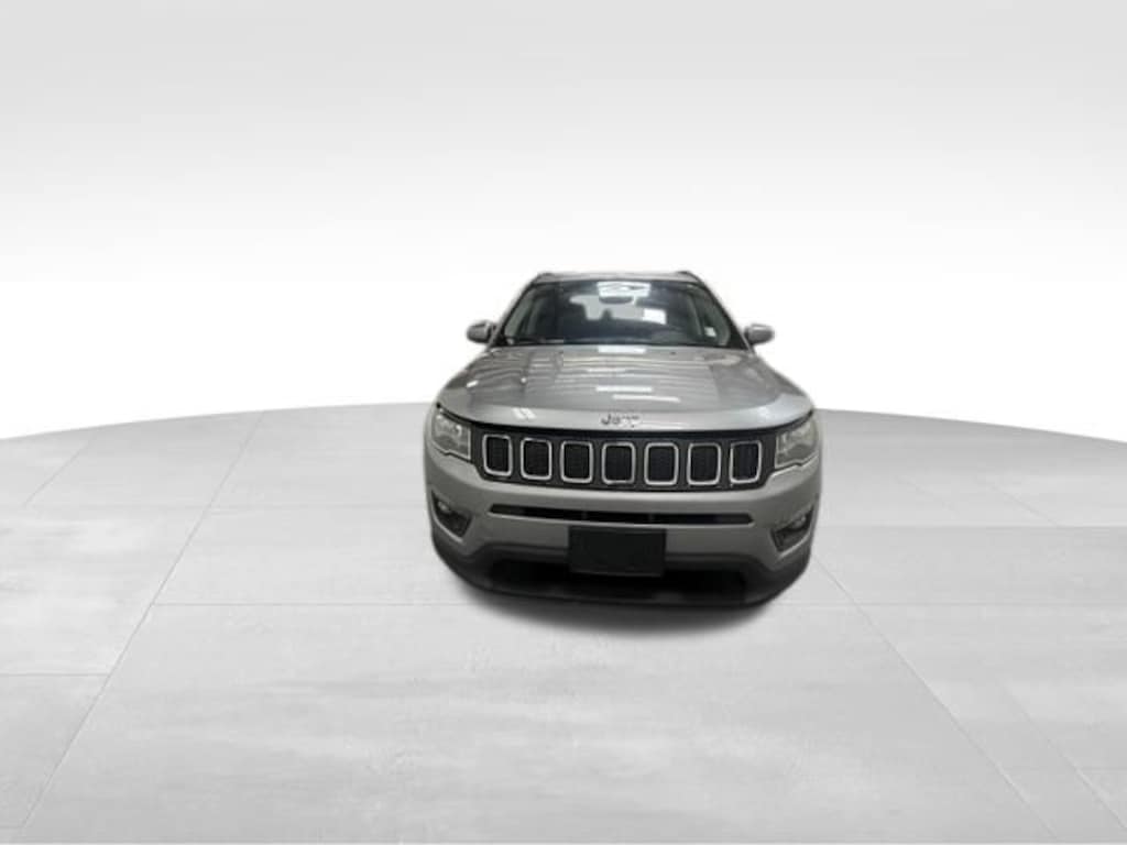Used 2018 Jeep Compass Latitude FWD SUV