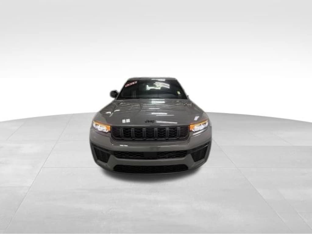 New 2027 Jeep Grand Cherokee Laredo Altitude Sport Utility
