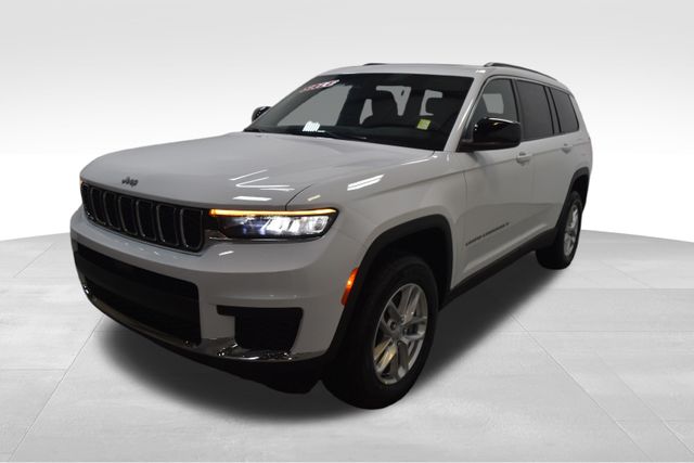 2025 Jeep Grand Cherokee Laredo X photo 2