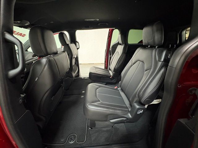 2026 Chrysler Pacifica Select - Photo 20