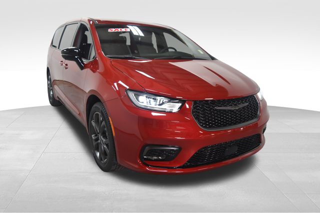 2026 Chrysler Pacifica photo 4