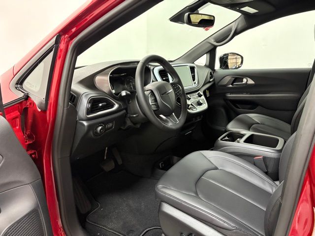 2026 Chrysler Pacifica Select - Photo 13