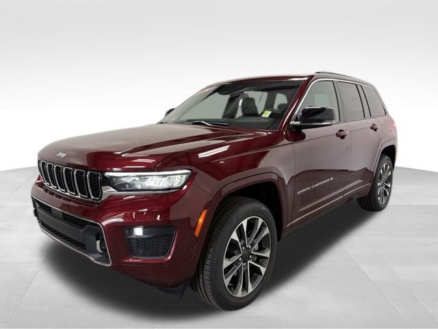 2025 Jeep Grand Cherokee Overland photo 2