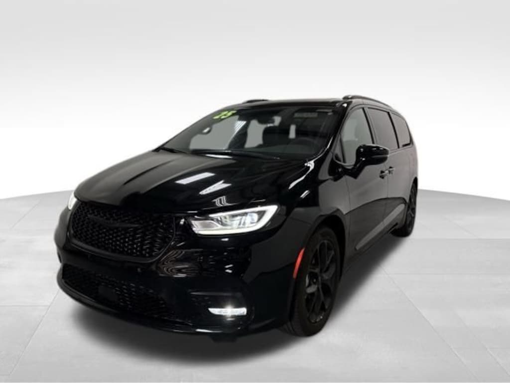 Used 2025 Chrysler Pacifica Limited Van Passenger Van