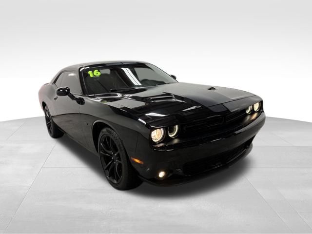 2016 Dodge Challenger R/T Plus photo 2