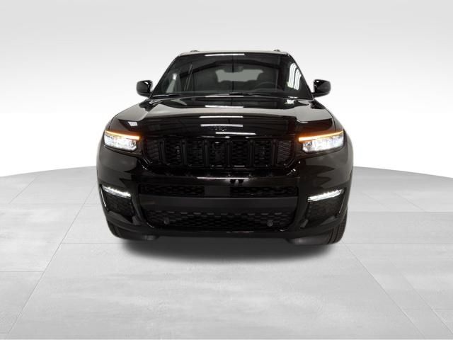 2025 Jeep Grand Cherokee Limited photo 3