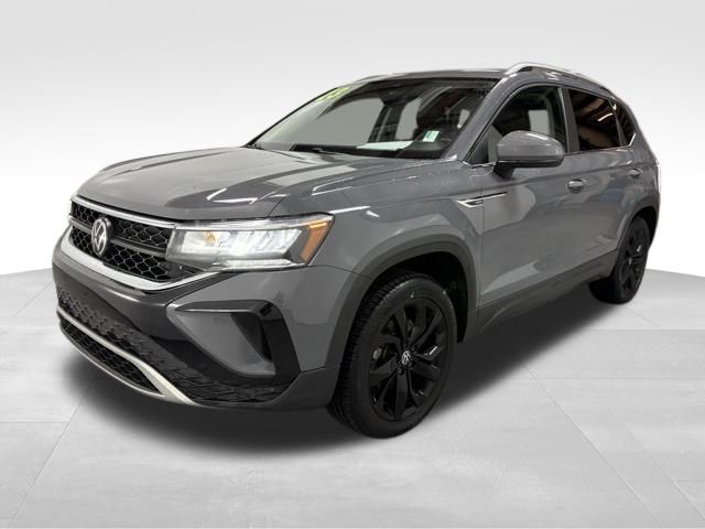 2023 Volkswagen Taos SE photo 2