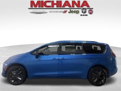 2027 Chrysler Pacifica Limited Passenger Van