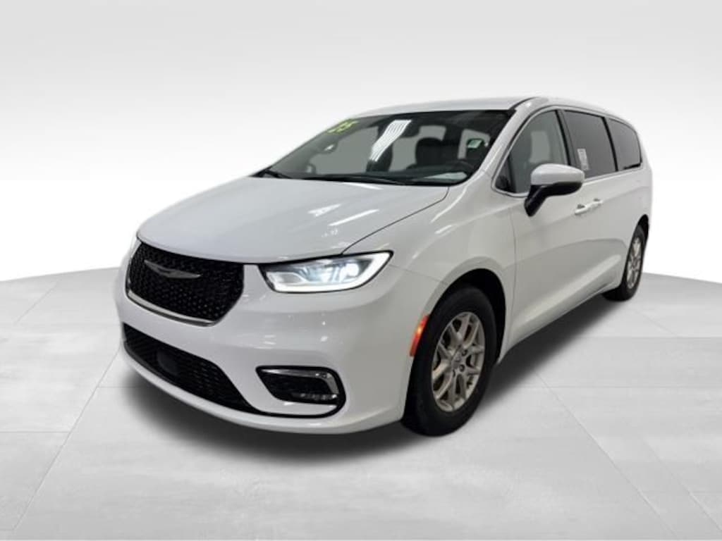 Used 2023 Chrysler Pacifica Touring L Van Passenger Van