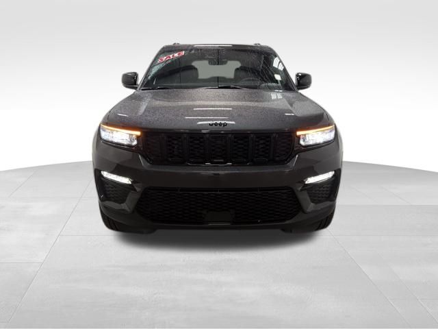 2025 Jeep Grand Cherokee Limited photo 3