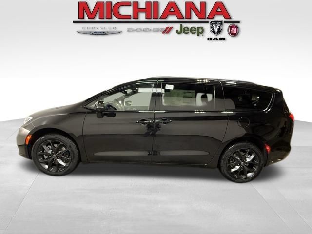 2026 Chrysler Pacifica Passenger Van 