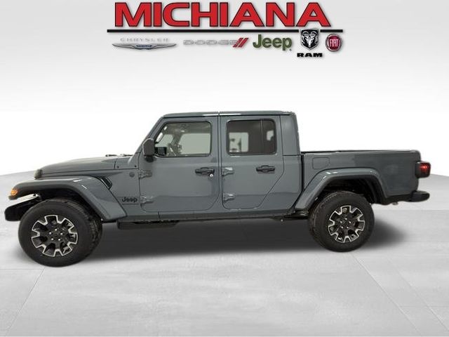 2026 Jeep Gladiator Sahara's photo