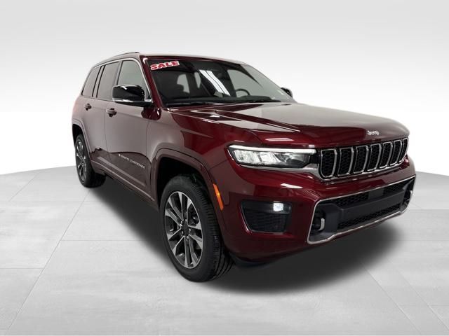 2025 Jeep Grand Cherokee Overland photo 4