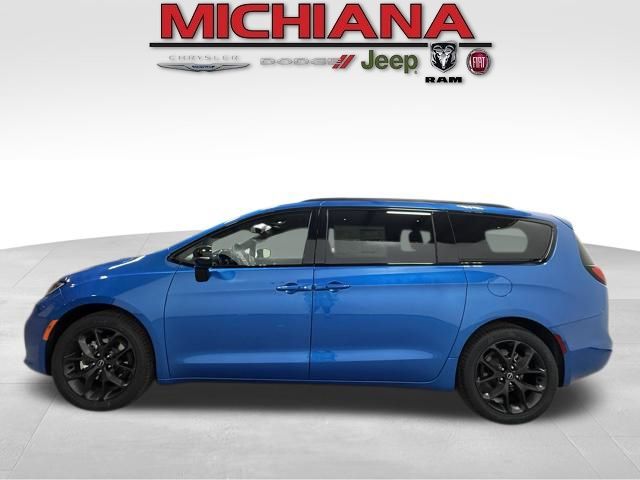 2026 Chrysler Pacifica Passenger Van 