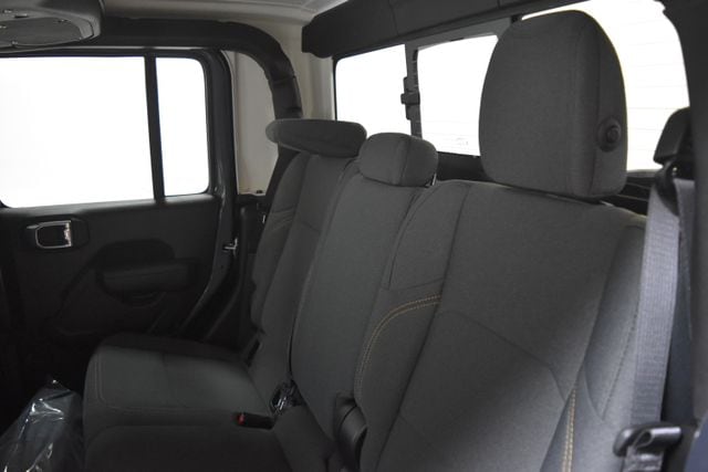 2025 Jeep Gladiator Willys - Photo 18