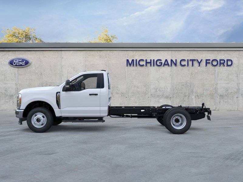 2025 Ford F-350 XLT photo 3