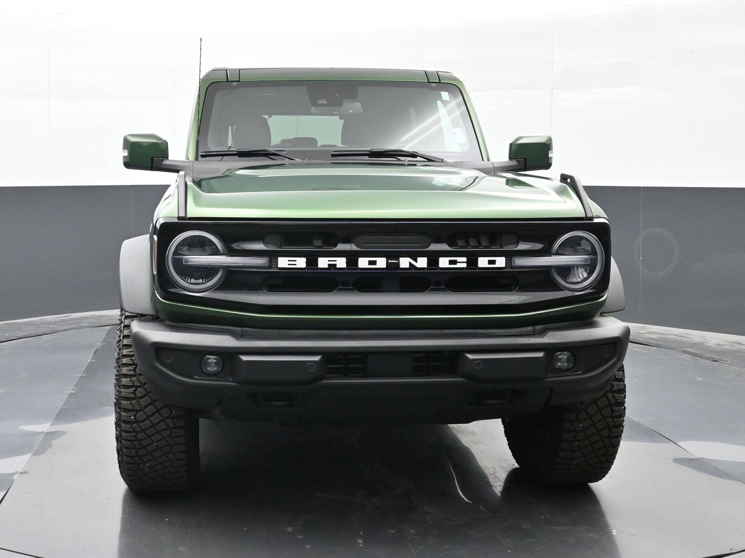 2024 Ford Bronco Outer Banks photo 2