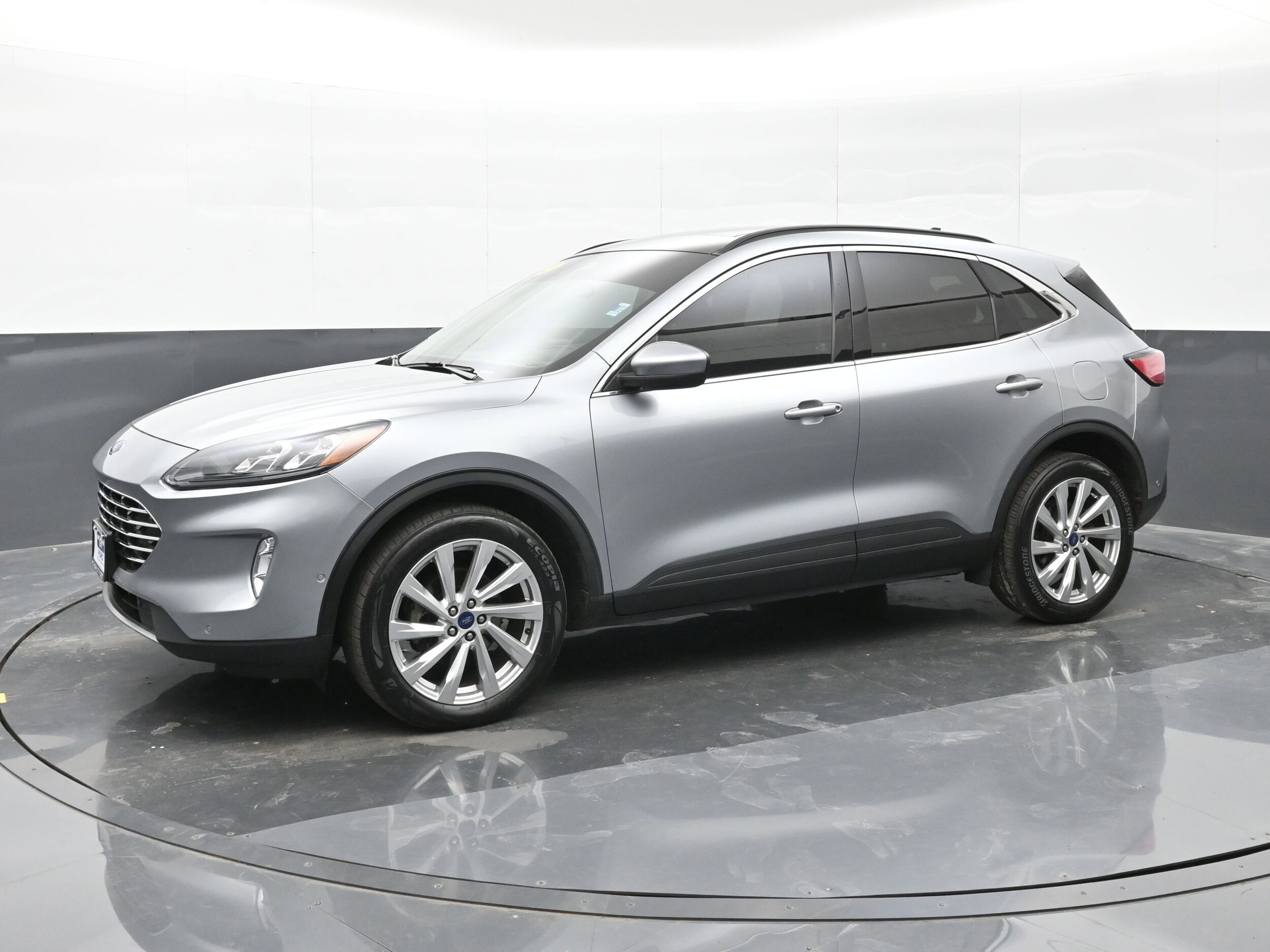 2022 Ford Escape Titanium Hybrid photo 3