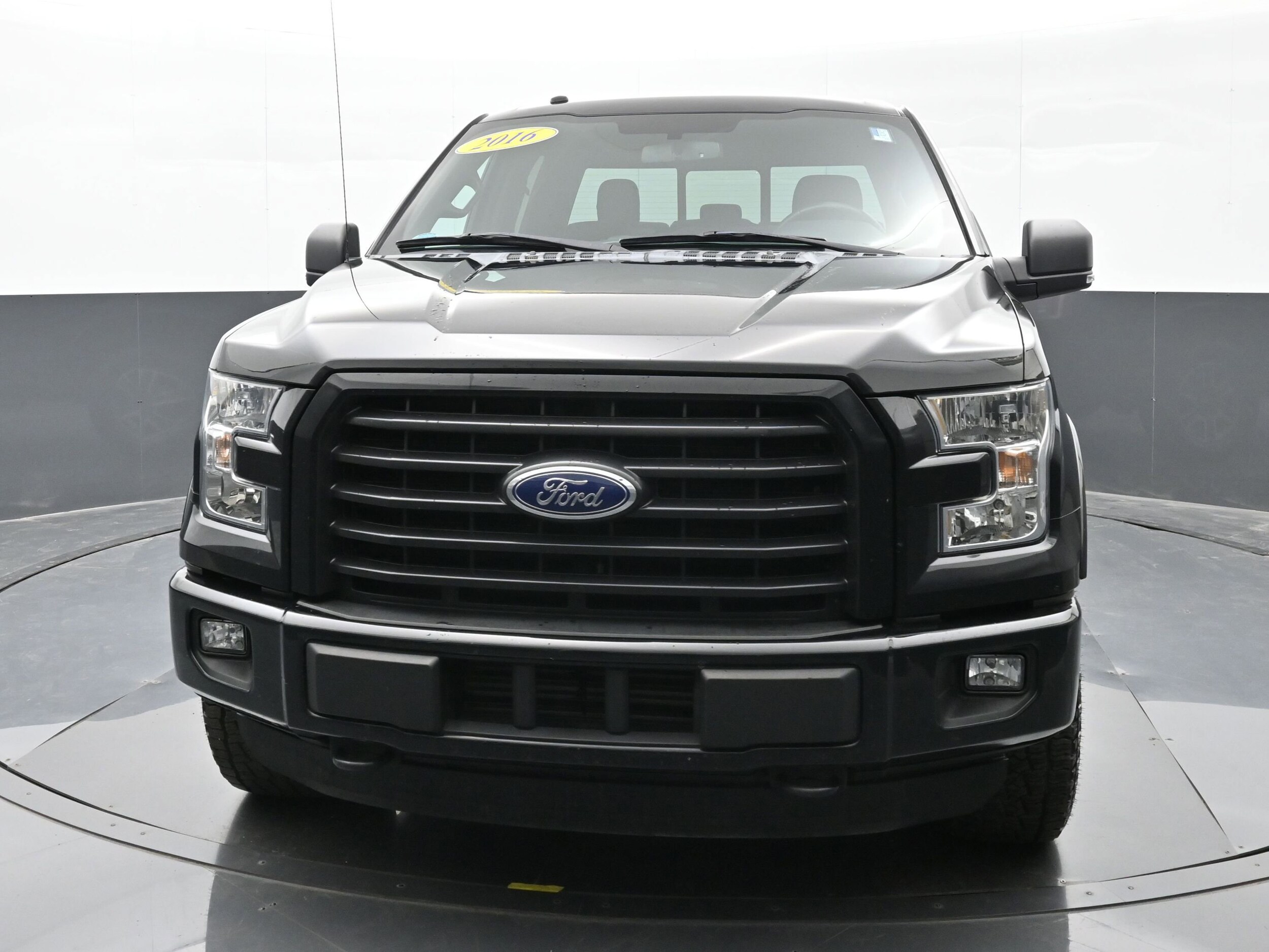 2016 Ford F-150 XLT photo 2