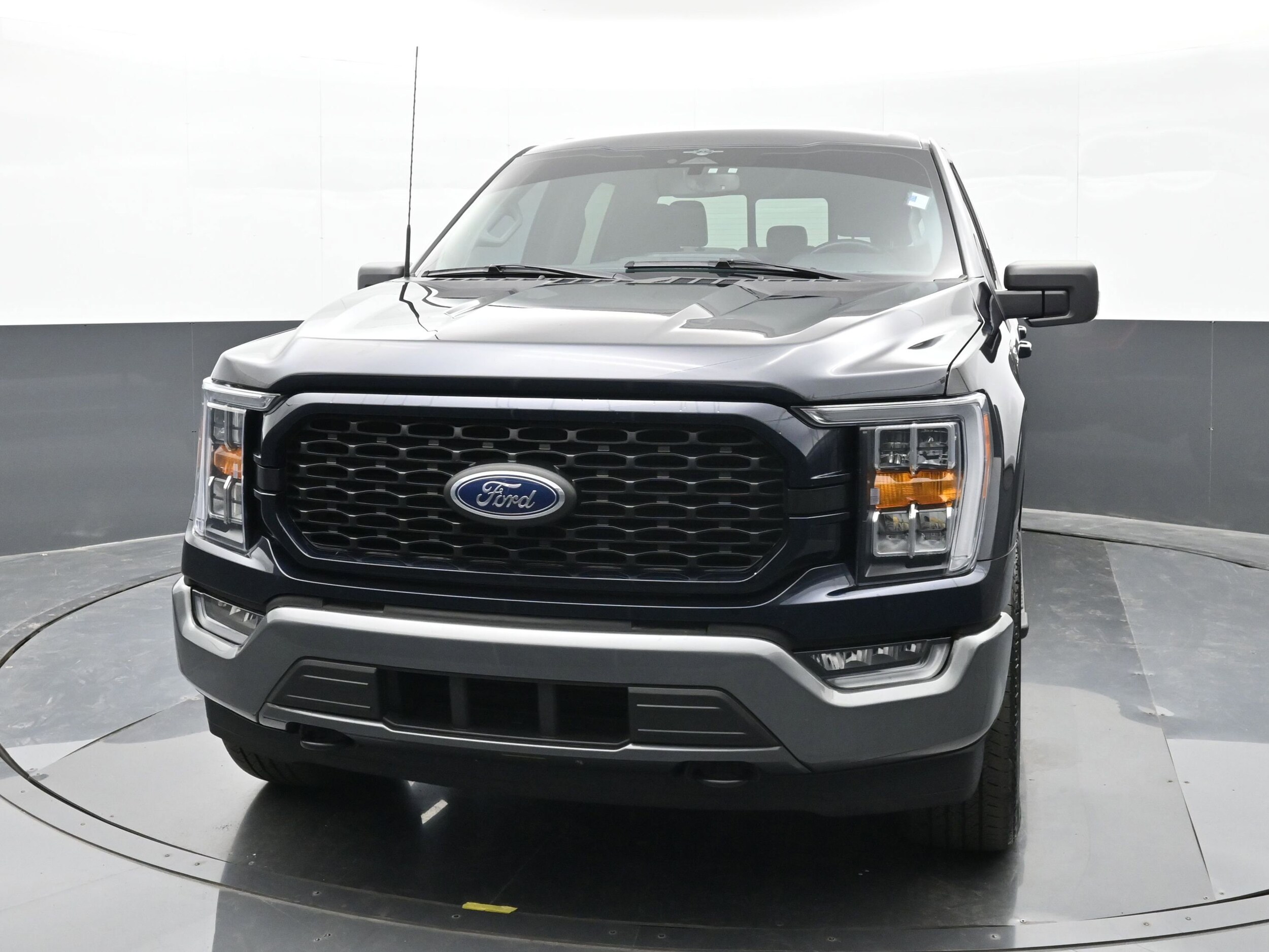 2023 Ford F-150 XLT photo 3