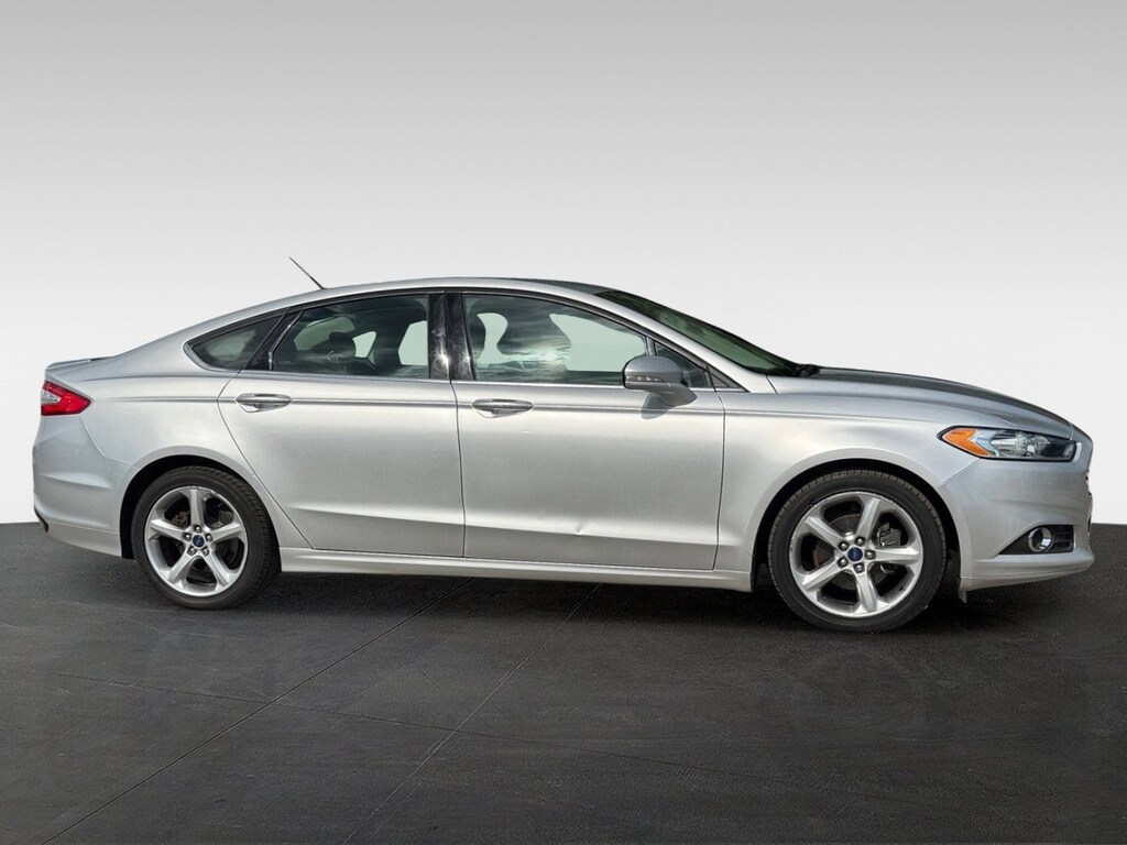 Used 2015 Ford Fusion SE Sedan