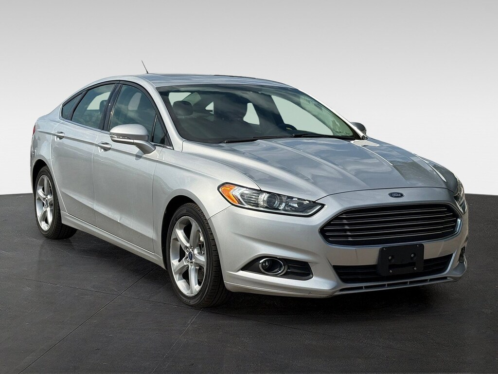 Used 2015 Ford Fusion SE Sedan