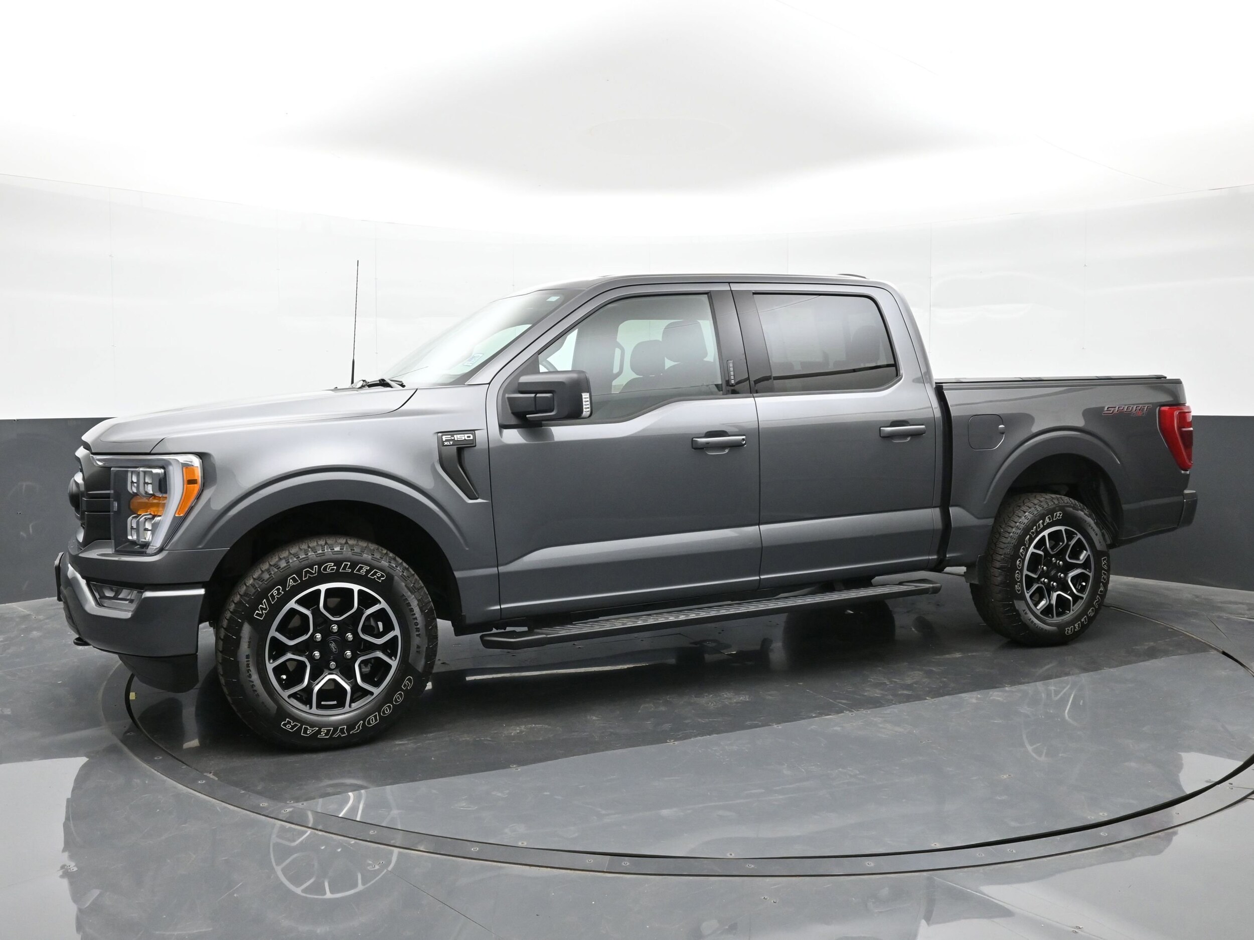 2021 Ford F-150 XLT photo 4