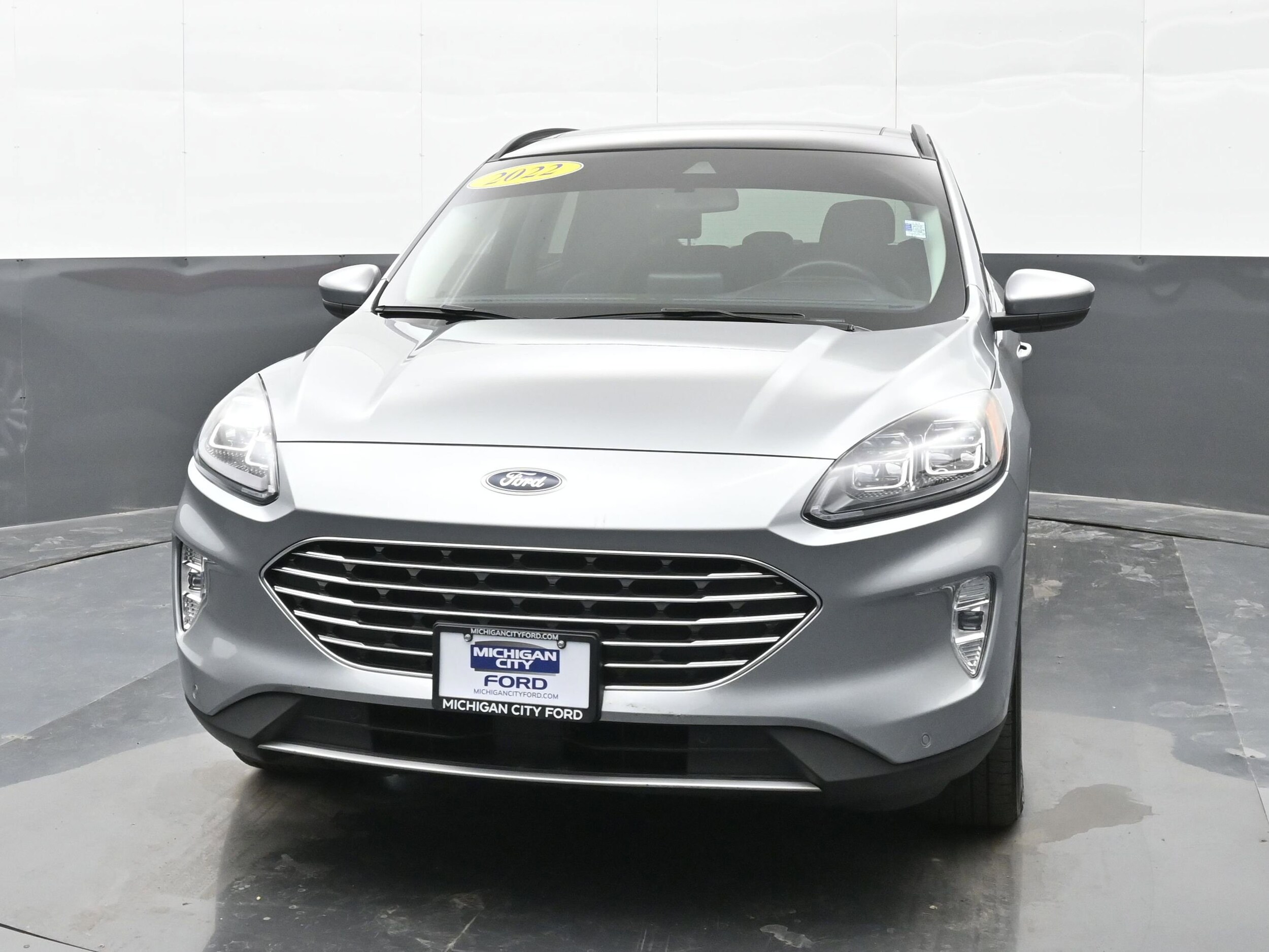 2022 Ford Escape Titanium Hybrid photo 2